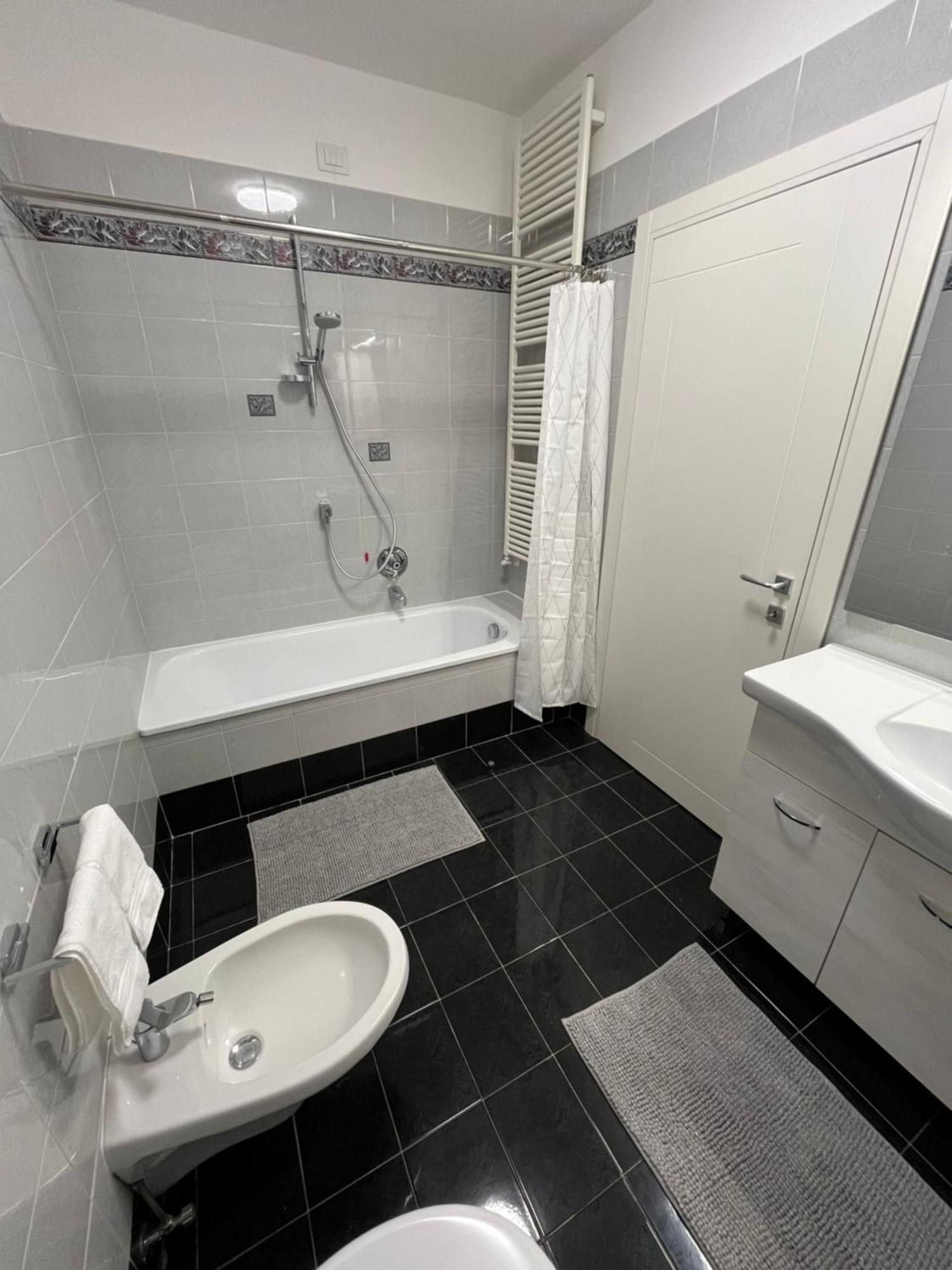 B&B Alessandro Private Room & Bathroom In Shared Apartment Arco Eksteriør bilde
